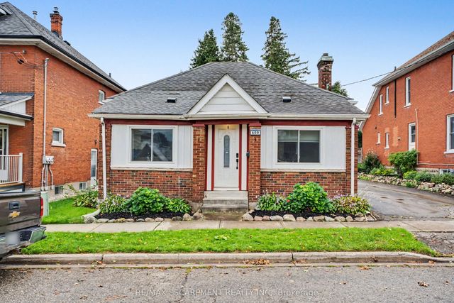 600 Peel Street, Woodstock