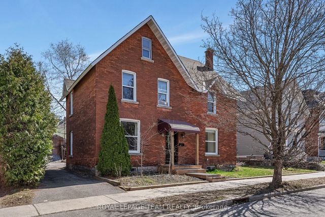 11 Sherbrooke Avenue, West Centre Town