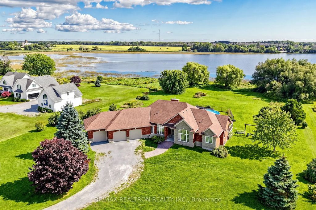 19305 Loyalist Parkway, Prince Edward County
