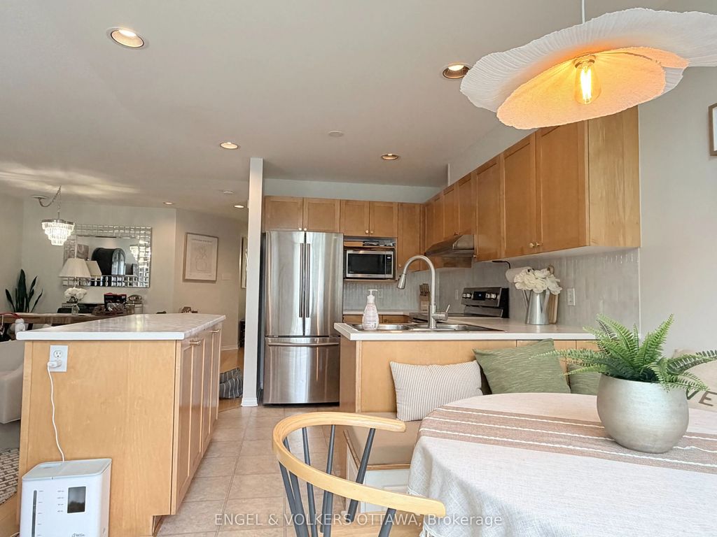 124 Landover Crescent, Kanata