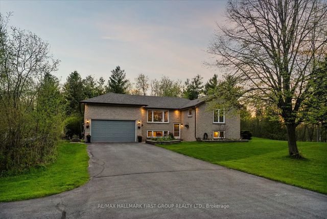 2720 Castle Hill Drive, Hamilton Township