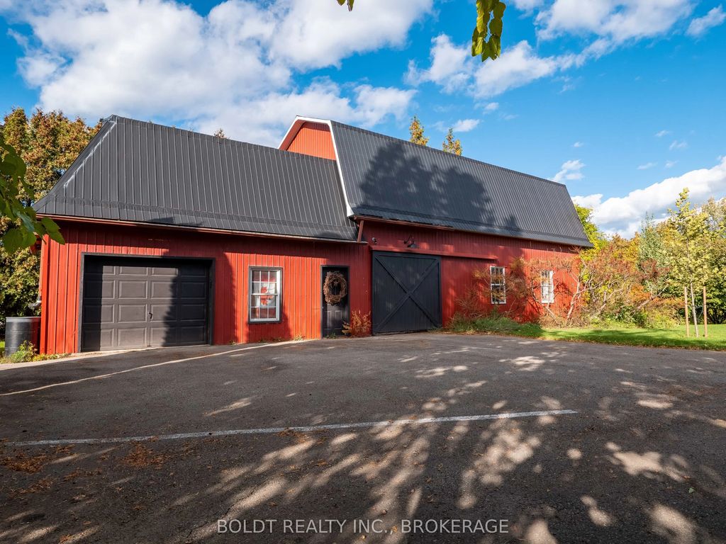 326 Lakeshore Road, Niagara-on-the-Lake