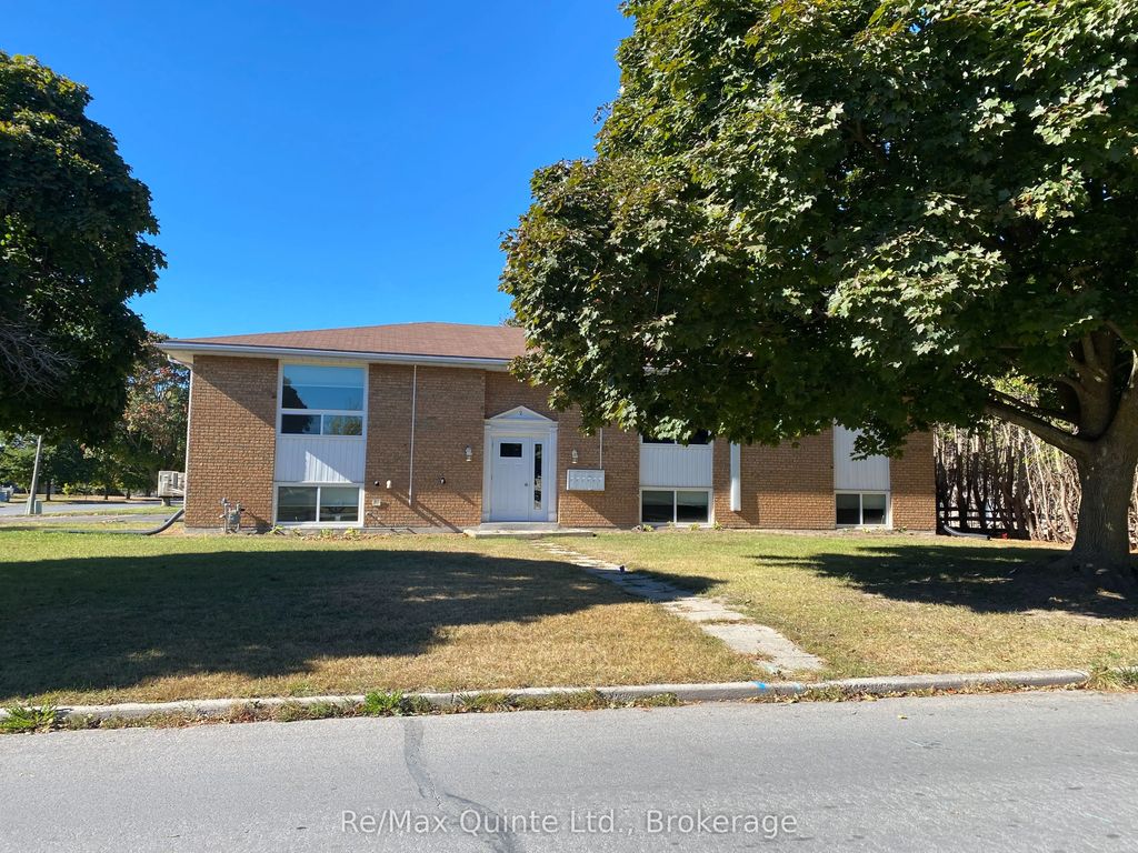 2 Village Drive 3, Belleville