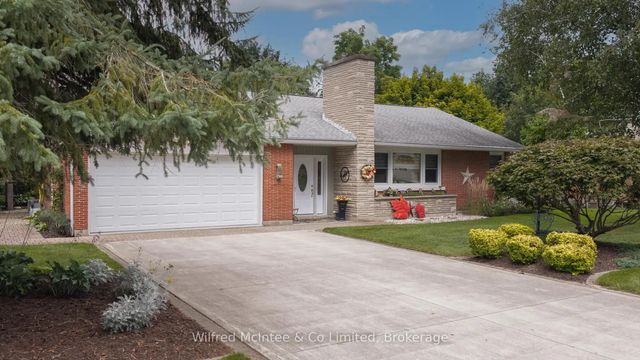 31 Johnstone Boulevard, Brockton