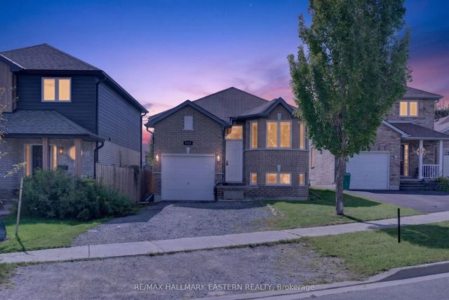 656 Clancy Crescent, Peterborough