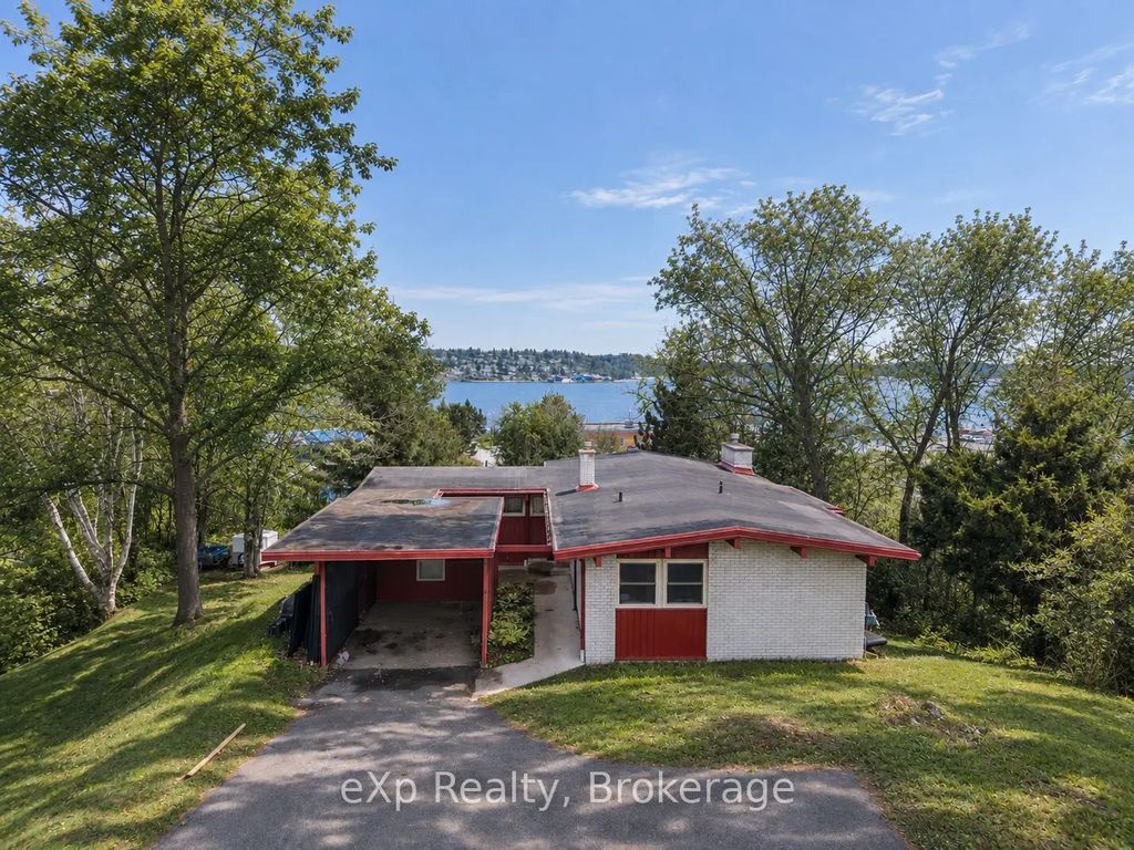 8 Sunset Avenue, Parry Sound