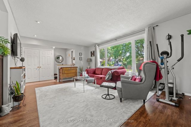 31 Mulberry Lane, Waterloo