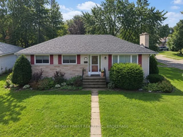 58 Princeton Place, Loyalist
