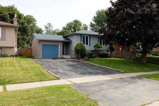 13 Forest Drive, Brant