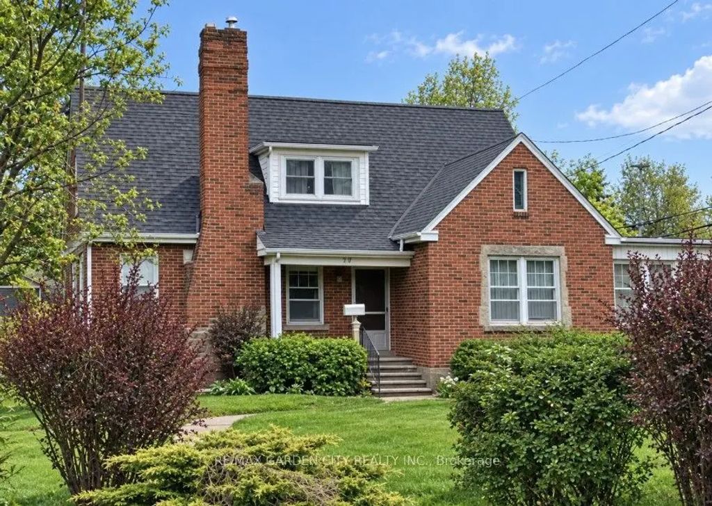 77 Main Street E, Grimsby