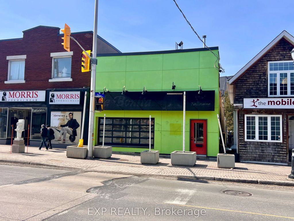 1079 Wellington Street W, West Centre Town