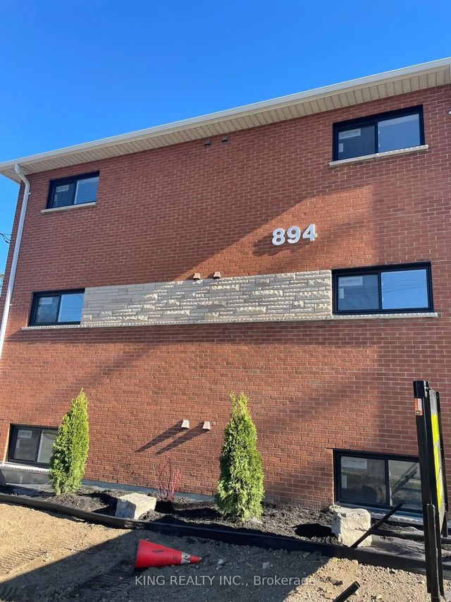 894 Adelaide Street N 102, London East