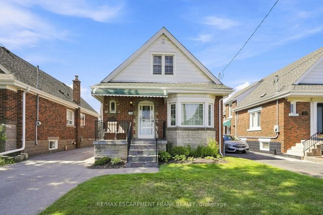38 Garside Avenue S, Hamilton