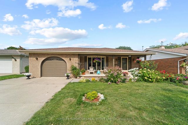 9925 Holly Crescent, Windsor