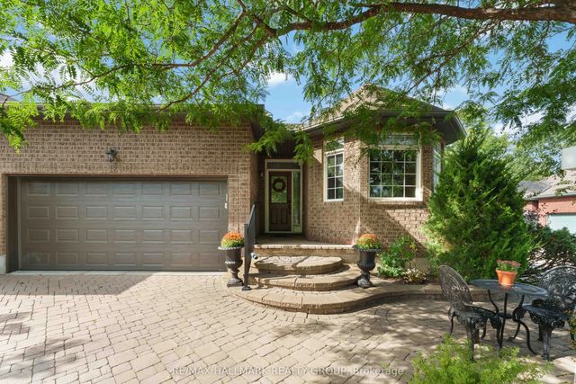 121 Bartlett Private, Hunt Club - Windsor Park Village and Area