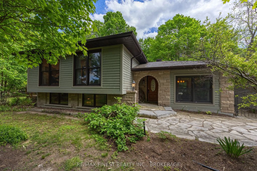 1465 Middle Road, Kingston