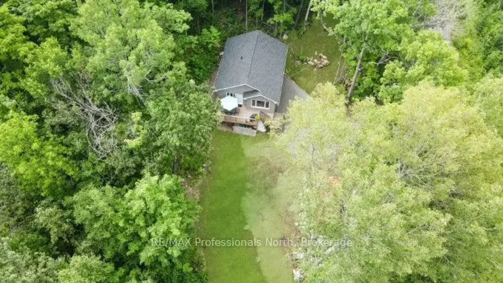 1065 Henderson's Road, Minden Hills