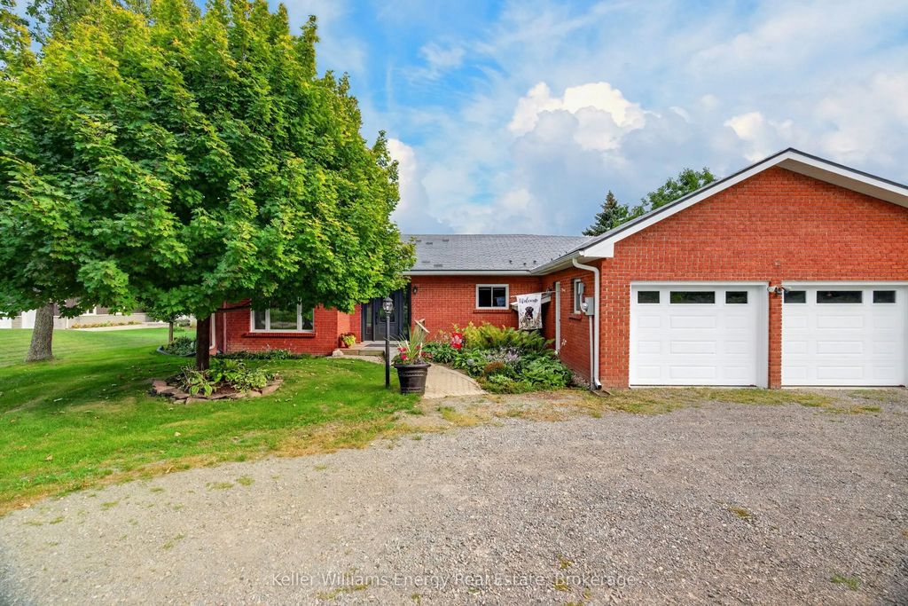 89 Smith's Bay Avenue, Prince Edward County