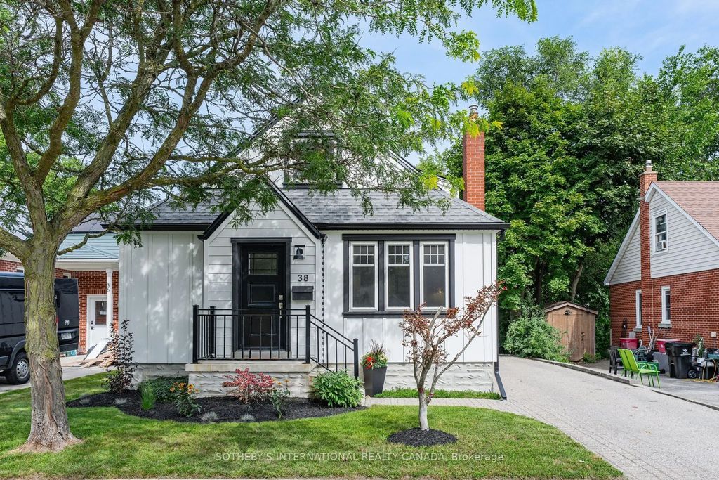 38 Roslin Avenue S, Waterloo