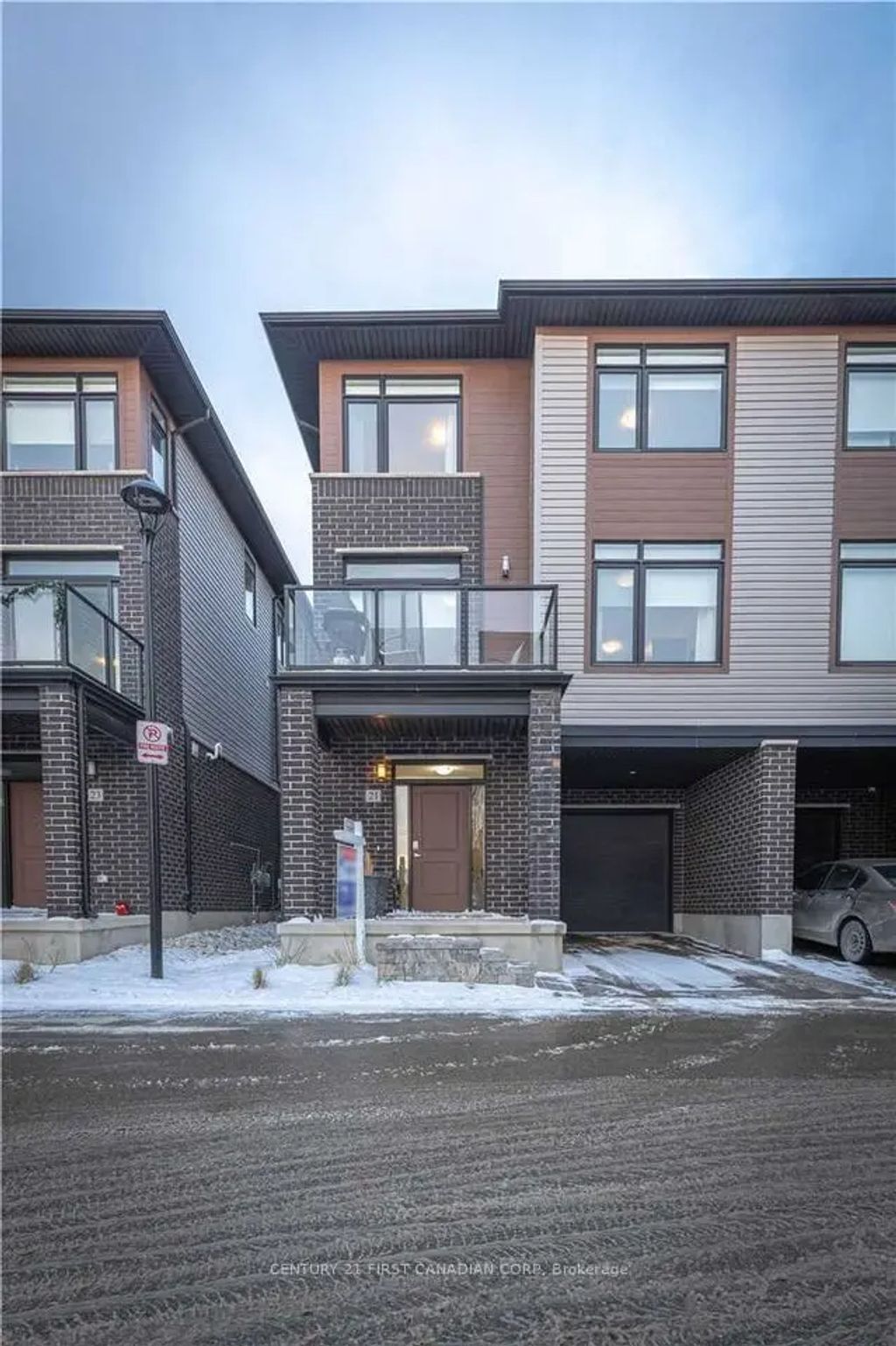 3260 Singleton Avenue 21, London South