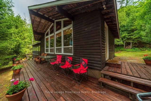 1021 Blue Jay Lane, Frontenac