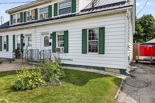 138 Main Street, Woodstock