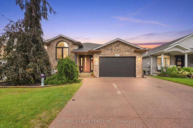 8115 Beaver Glen Drive, Niagara Falls