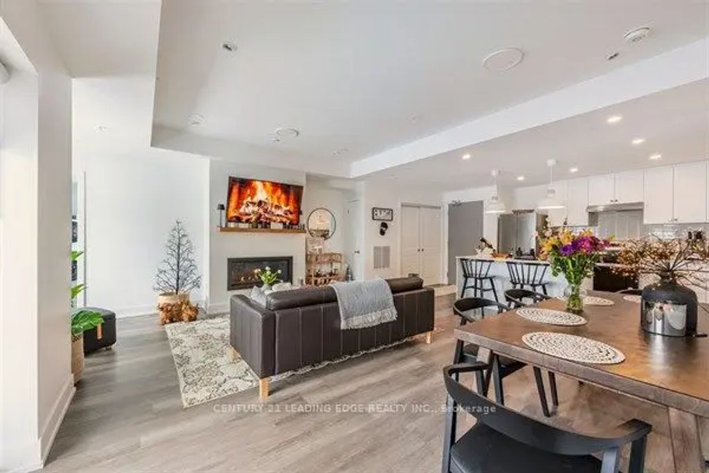 19b West Street N 301, Kawartha Lakes