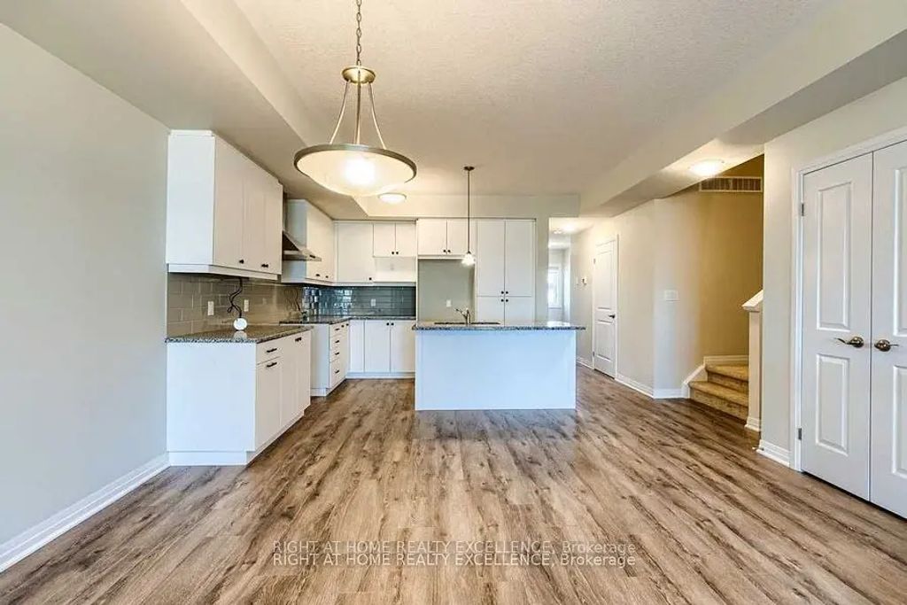 124 Seabrook Road 8, Kitchener