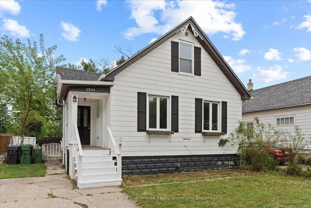 1533 Alexis Road, Windsor