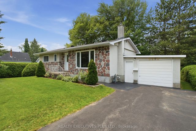 2593 Cleroux Crescent, Blackburn Hamlet