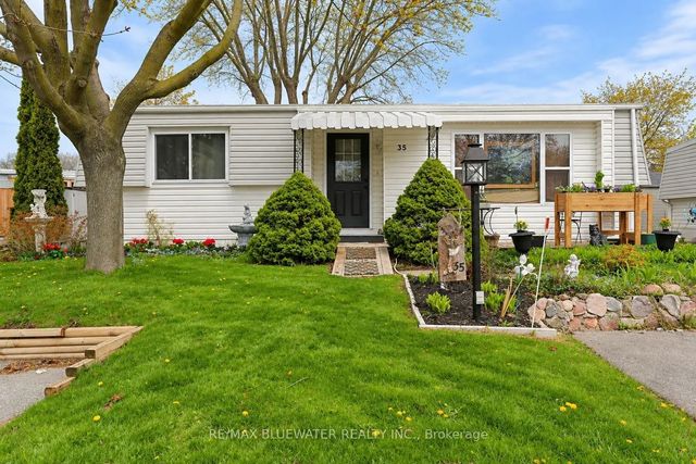 35 Pebble Beach Parkway, South Huron