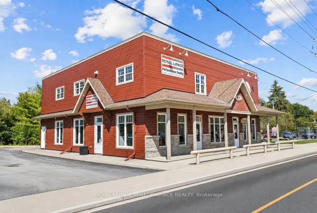 901 Notre Dame Street 3, Russell