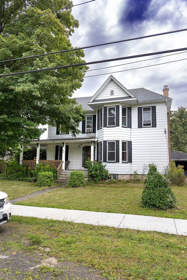 52 Beach Avenue, South Dundas