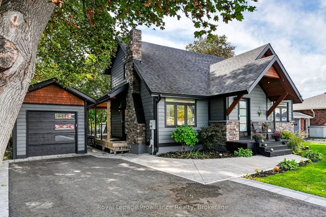 5 Carleton Boulevard, Hamilton Township