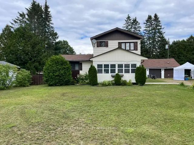 31 Church Street, Laurentian Hills