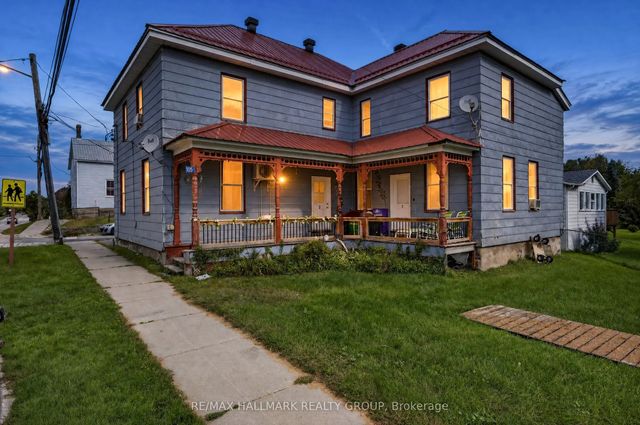 98 North Street, Lanark Highlands