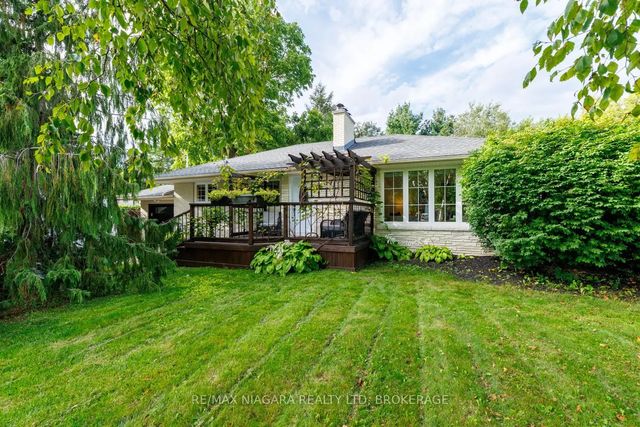 42 Strathcona Drive S, Pelham