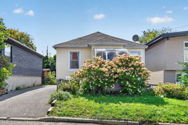 318 Shakespeare Street, Vanier and Kingsview Park