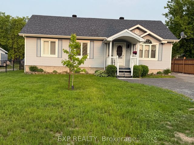 213 Longueuil Street, Champlain
