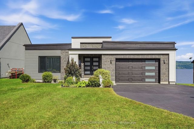 1984 Bay Road, Champlain
