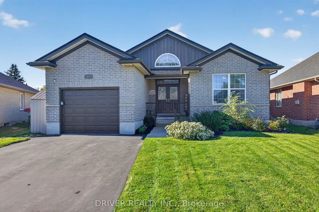 50 Treadwell Street, Aylmer