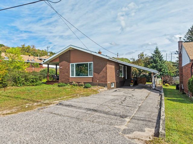 1572 Chapais Street, North Bay