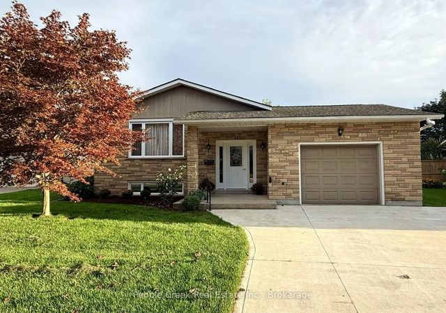 21 Suncoast Drive W, Goderich
