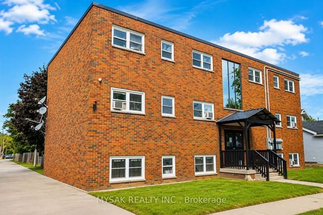 106 Lorne Avenue, Chatham-Kent