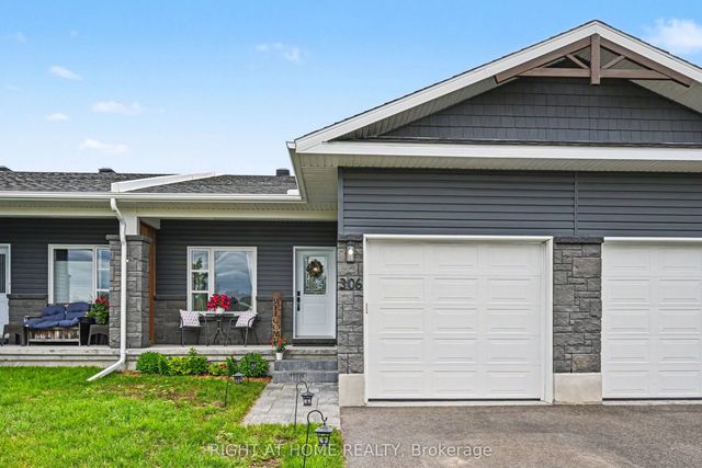 306 Forestview Crescent, Renfrew