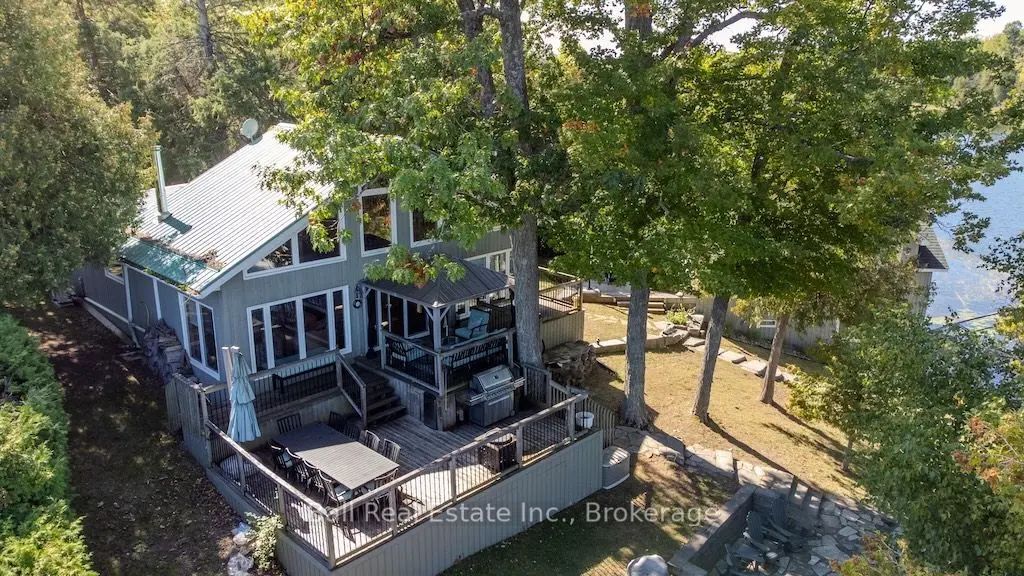 2521 Selwyn Bay Lane, Selwyn