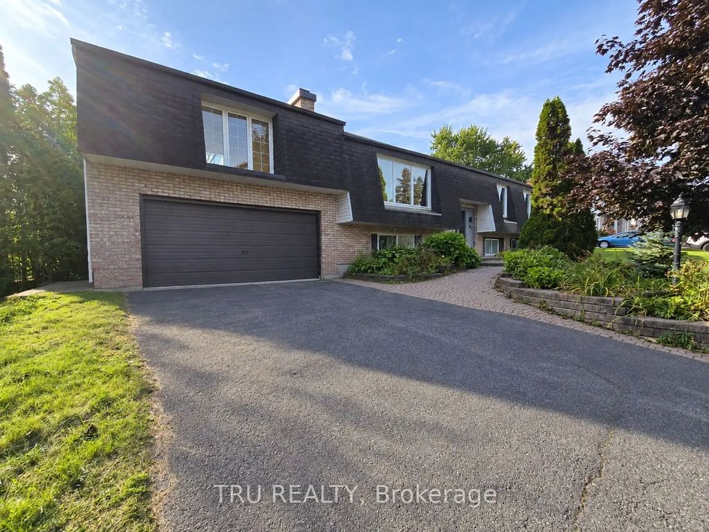 14 Langholm Crescent, Barrhaven