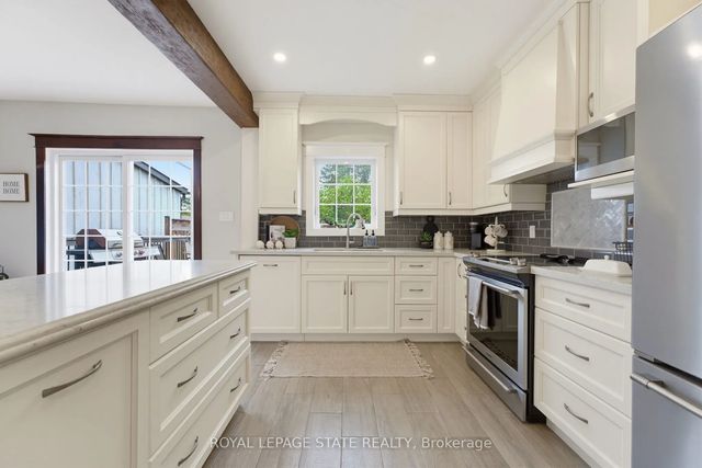 394 Charlton Avenue W, Hamilton