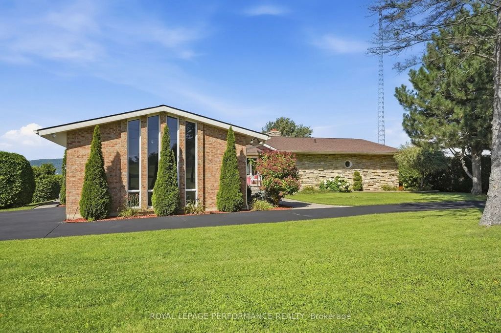 2442 Bay Road, Champlain